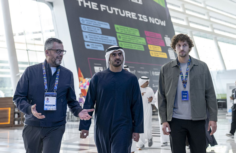 زايد بن محمد بن زايد يشهد منافسات «دورة ألعاب المستقبل 2025» للرياضات الإلكترونية الهجينة 