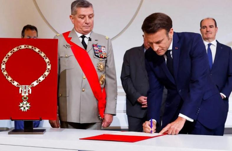 قلادة ماكرون الذهبية.. قصة عمرها 220 عاما