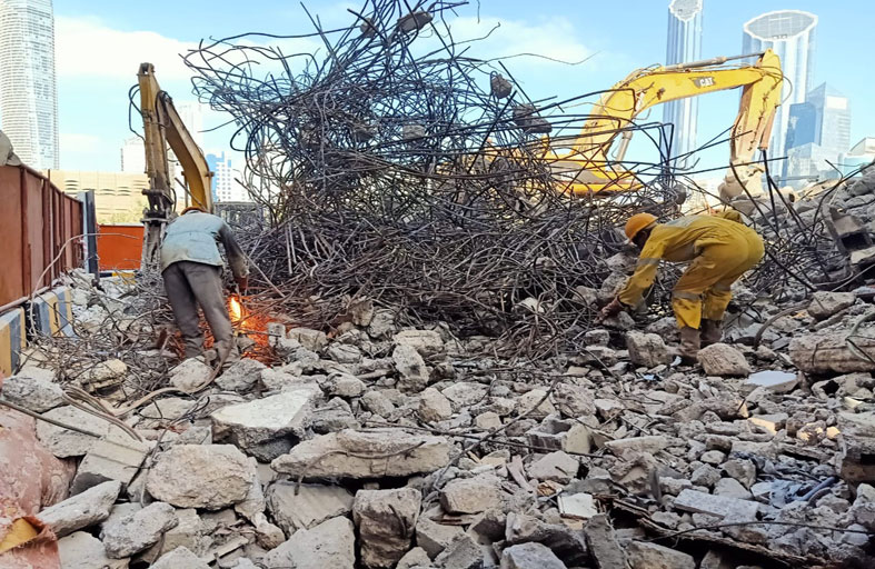 بلدية مدينة أبوظبي تفتش 98 موقعا لمشاريع الهدم في أبوظبي 