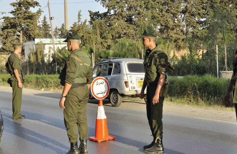 رجل أمن يثير الغضب باعتدائه على بائع متجول 