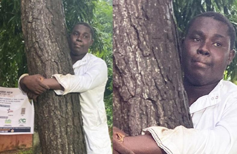 يدخل غينيس بأطول عناق لشجرة