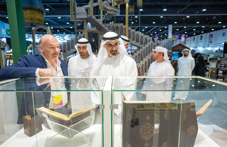 خالد بن محمد بن زايد يزور معرض أبوظبي الدولي للكتاب في دورته الـ32
