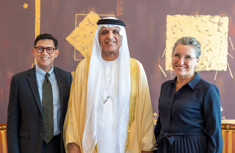 سعود بن صقر يستقبل سفير كندا