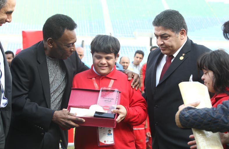 لاعبو الأولمبياد الخاص يهنئون سفيرهم العالمي الجوهرة السمراء بيليه بعيد ميلاده الثمانين