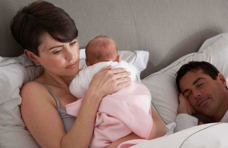 هل الرجال لا يسمعون بكاء الأطفال حقًا؟ العلم يجيب