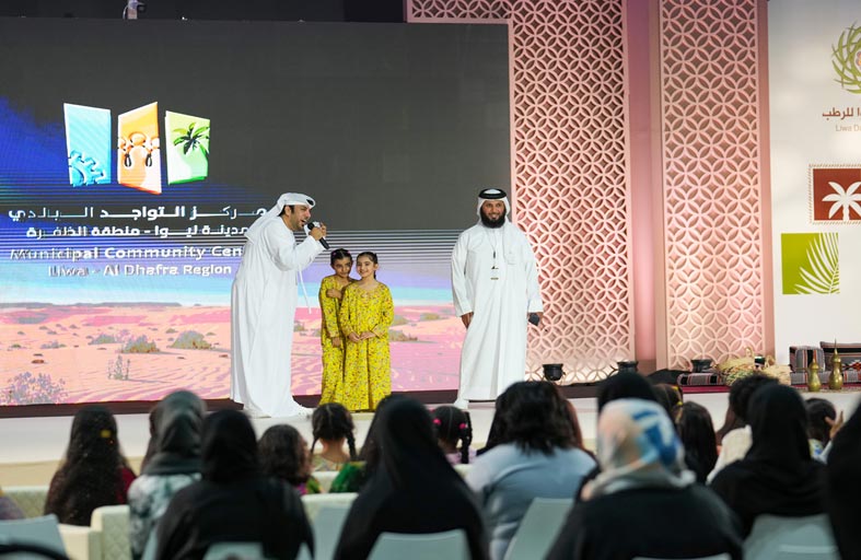 مسابقات تفاعلية ومحاضرات توعوية على مسرح مهرجان ليوا للرطب