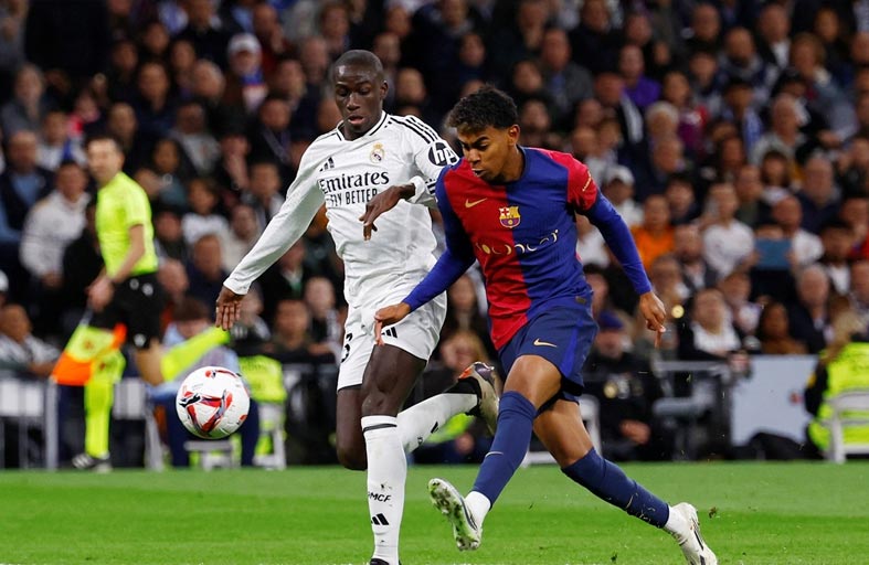 ريال يدين الإساءات العنصرية ضد لاعبي برشلونة 