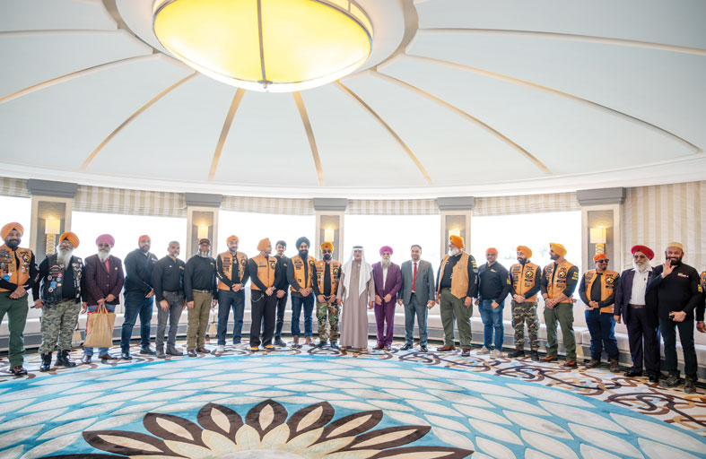 نهيان بن مبارك يستقبل فريق نادي «سينغ» للدراجات النارية 