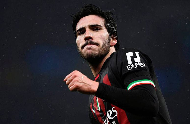 نيوكاسل يضمّ لاعب الوسط الإيطالي تونالي 