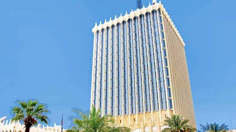 ترمي مولودها من نافذة فندق 