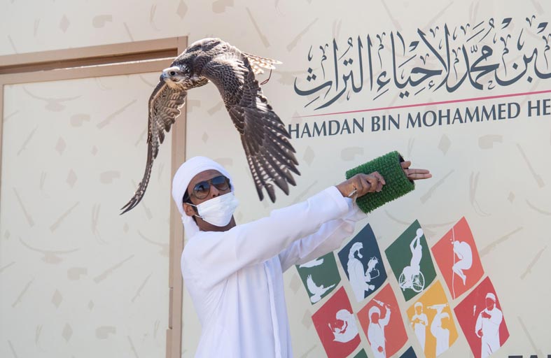 283 طيراً تدشن انطلاقة «العامة» و«الملاك» في بطولة فزاع للصيد بالصقور «التلواح» 