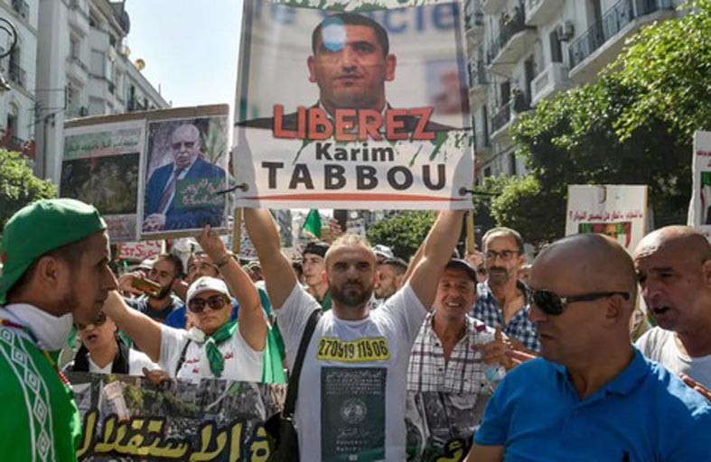 القضاء يفرج عن أحد رموز الحراك بالجزائر 