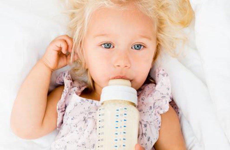 هل يسبب الحليب الاصطناعي الإمساك لدى الرضيع؟