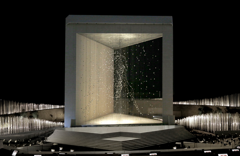 صرح زايد المؤسس يحتفي بعيد الاتحاد الخمسين 