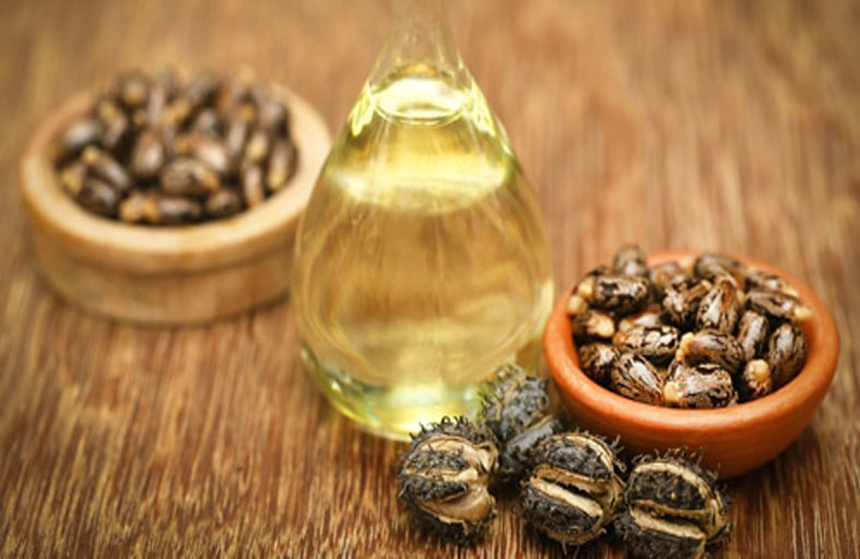 زيت الخروع .. لنمو الرموش