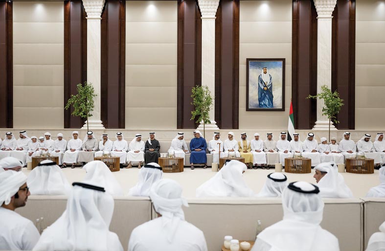 ولي عهد أبوظبي يستقبل المهنئين بشهر رمضان المبارك