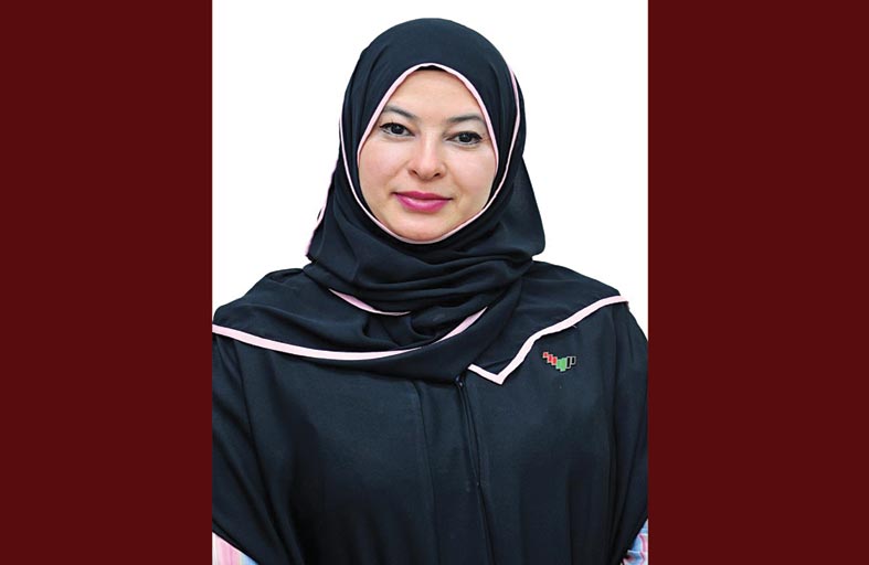  نائب المدير التنفيذي لدائرة التمريض والقبالة في «صحة» أول ممرضة إماراتية تلتحق بالطب النفسي