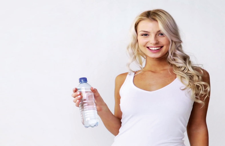 ما توقيت وكمية الماء المناسبة للصائم؟