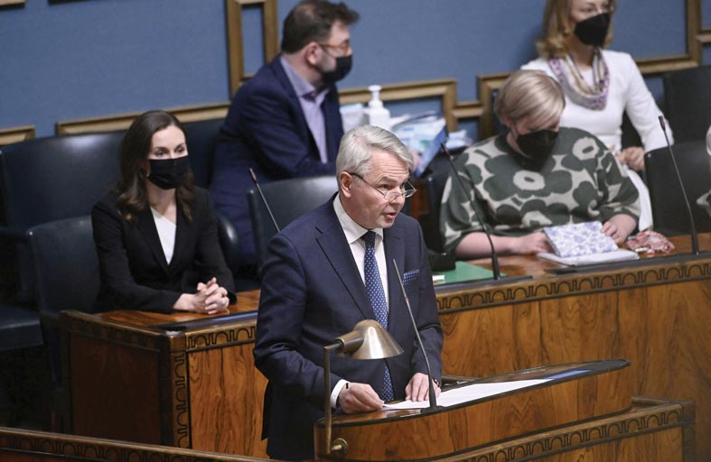 البرلمان الفنلندي يبدأ مناقشة الانضمام إلى الناتو 