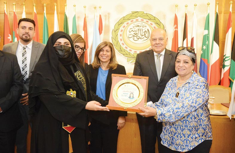 تكريم كوكبة من الشخصيات الملهمة في مجال المسؤولية المجتمعية من بينهم د. عائشة الجابري 
