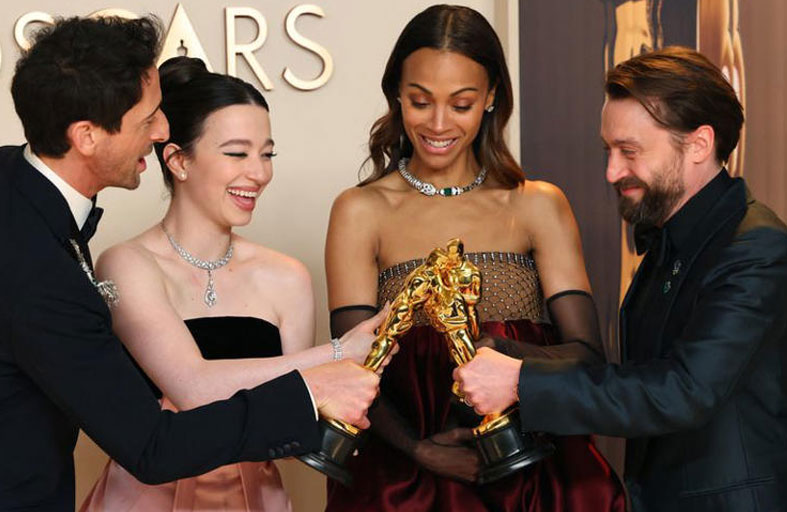 «آنورا» يتوج بجائزة أفضل فيلم 