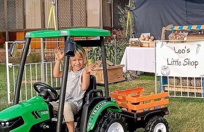 هل هذا أصغر صاحب متجر بقالة في العالم؟