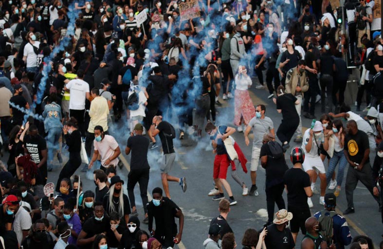 صدامات في باريس على هامش تظاهرة ضد عنف الشرطة 