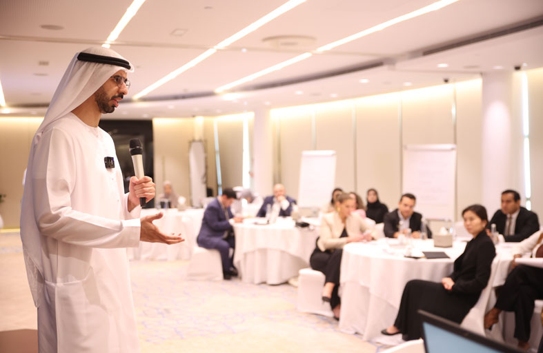 العلماء يُطلع منتسبي البرنامج الدولي للمديرين الحكوميين على الاستراتيجيات والمبادرات الإماراتية في الذكاء الاصطناعي
