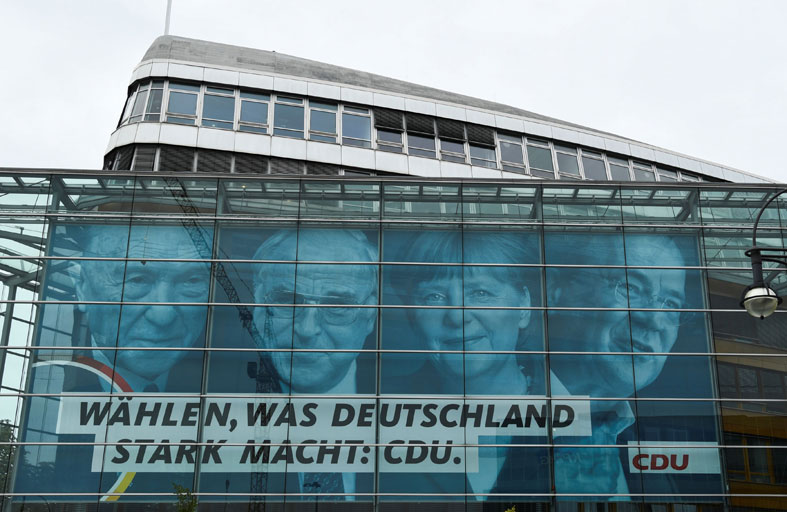 ميركل واستدراك متأخر لدعم الحركة النسائية في ألمانيا 