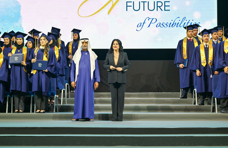 نهيان بن مبارك يشهد تخريج الدفعة الأربعين من طلبة مدرسة الاتحاد الخاصة بدبي