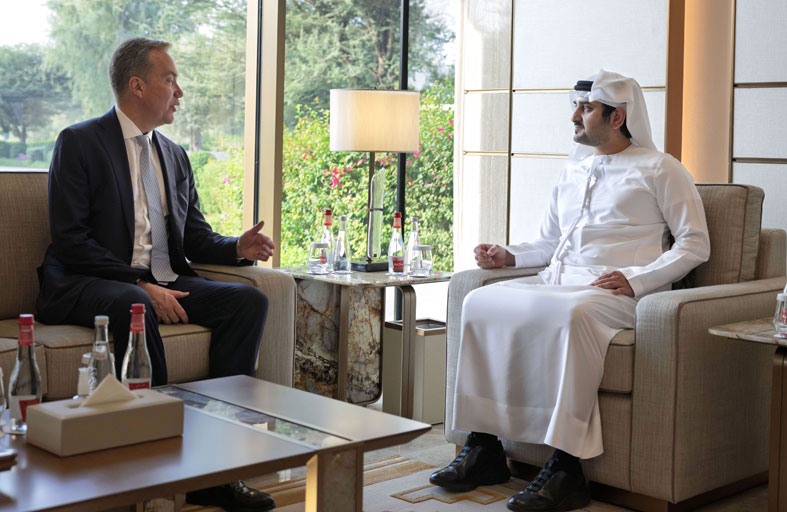 مكتوم بن محمد بن راشد يستقبل رئيس المنتدى الاقتصادي العالمي