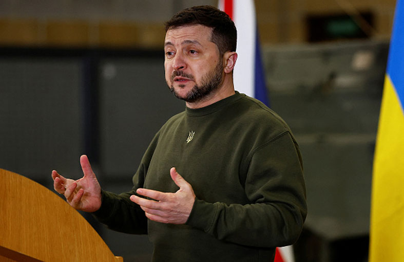 زيلينسكي: سعيت للحصول على أسلحة غربية لتسريع بدء الهجوم المضاد 
