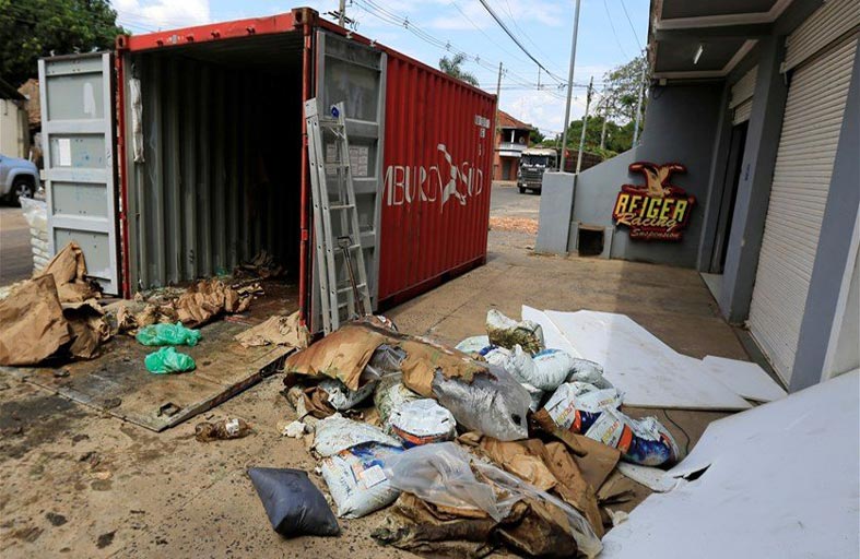 سبع جثث في حاوية