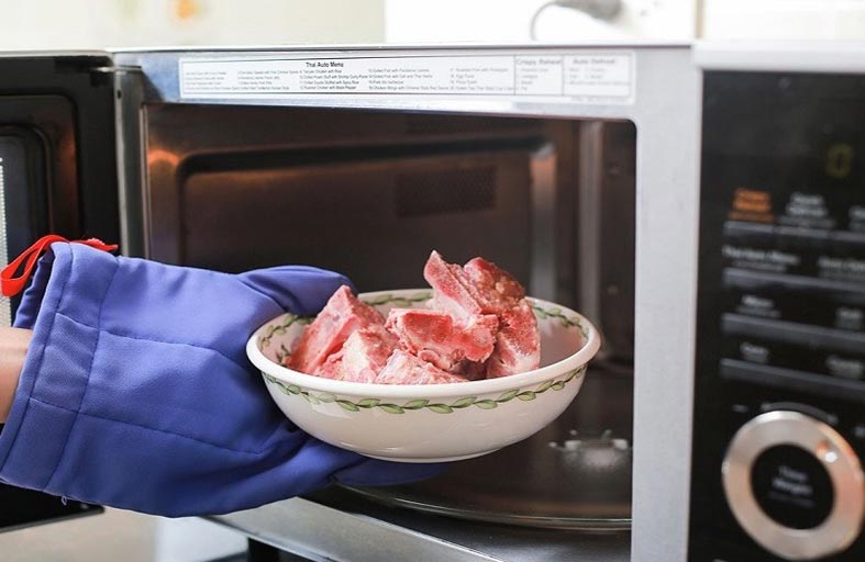 4 أطعمة لا تسخنها في المايكروويف.. وأخرى آمنة