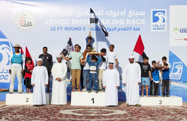 «حشيم» يتّوج بلقب سباق «أدنوك» للمحامل الشراعية فئة 22 قدماً