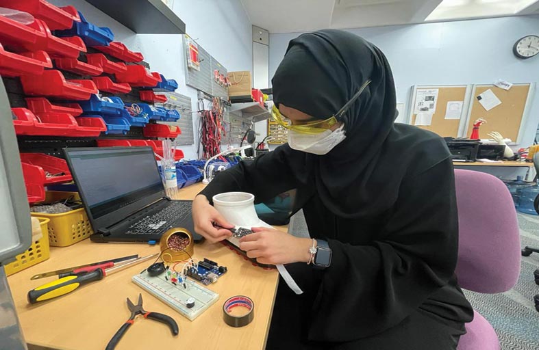 باحثون من جامعة الإمارات يدرسون أثر تصميم البدلات الفضائية على سلامة روّاد الفضاء وقدرتهم على إتمام المهمات الفضائية بنجاح