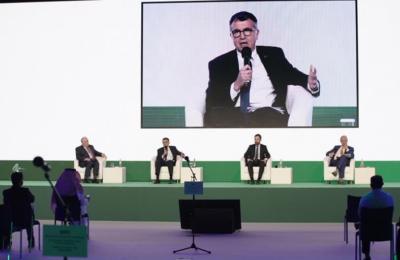 تفاؤل خبراء الطيران في الشرق الأوسط بتعافي وانتعاش القطاع في عام 2021