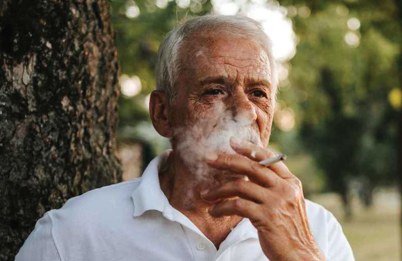 «إدمان جديد» يتخطى الكحول والتبغ بين كبار السن