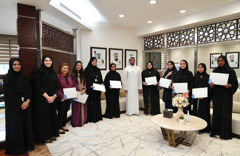 بلدية مدينة أبوظبي تكرم طلاب جامعة زايد ضمن مخرجات ملتقى التدريب واستقطاب المواهب