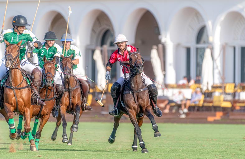 الحبتور وذئاب دبي في افتتاح  كأس بنتلي الإمارات 2022 للبولو 