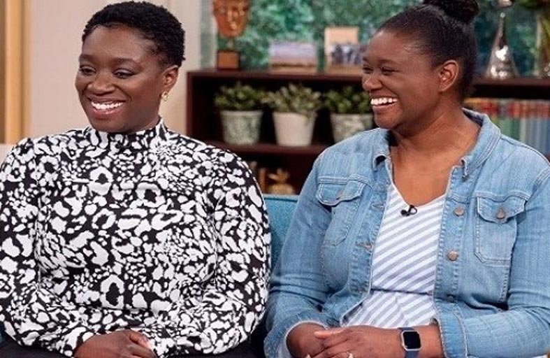 تلتقيان بعد 32 عاماً من تخلي والدتهما عنهما