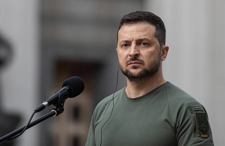 زيلينسكي للروس: بوتين يرسلكم إلى الموت