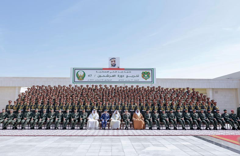 محمد بن راشد يشهد تخريج الدورة الـ47 من المرشحين الضباط في كلية زايد الثاني العسكرية
