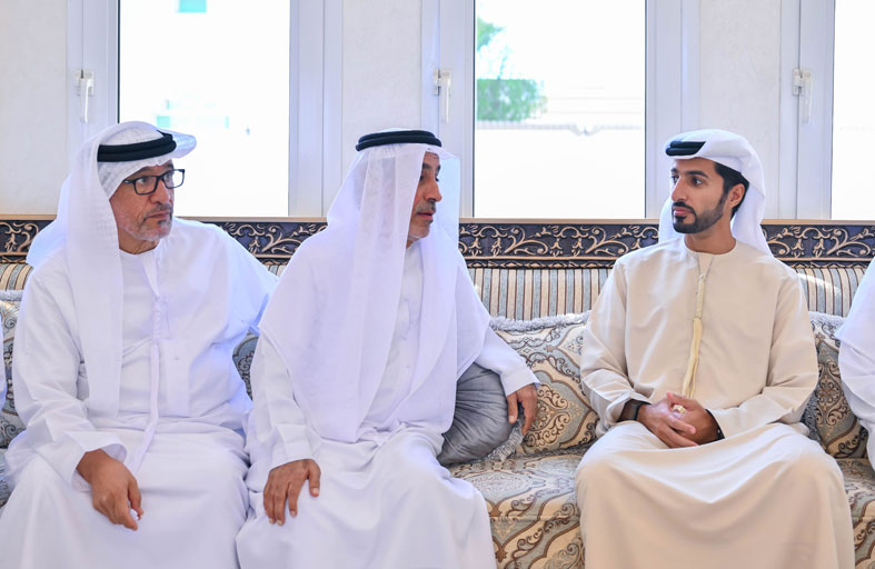 راشد بن حميد يقدم واجب العزاء في وفاة مهرة خلفان المطروشي