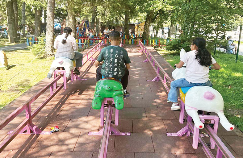 رحلة سياحية ترفيهية للأطفال والسيدات من منتسبي اجتماعية الشارقة إلى بولندا