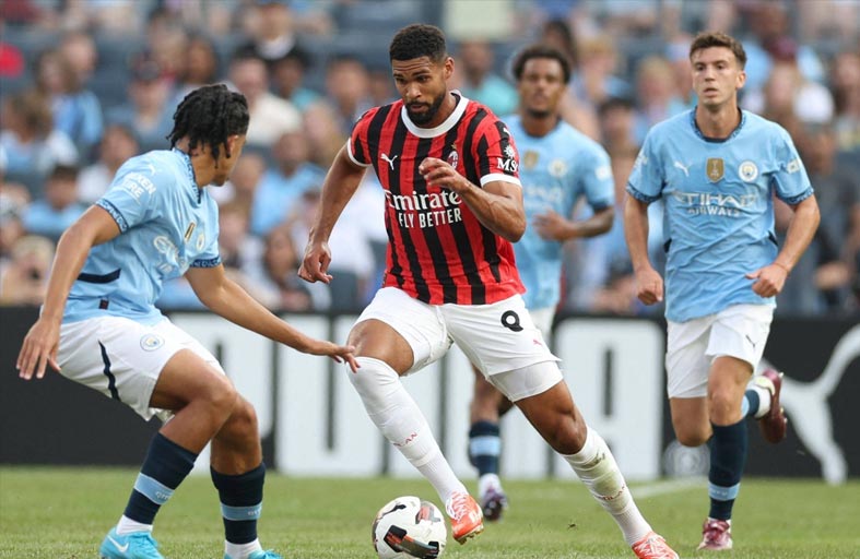 ميلان يهزم سيتي.. وأرسنال يتفوق على يونايتد 