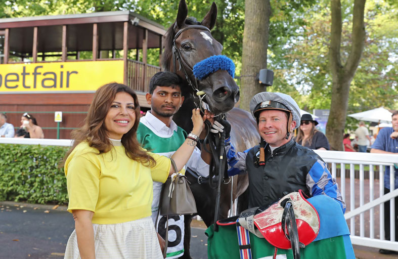 «زايدة عذبة» تفوز بكأس فاطمة بنت مبارك للخيول العربية