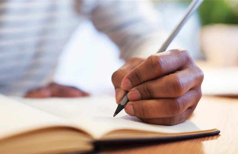 هل يتعرض الأعسر لمشاكل صحية أكثر؟