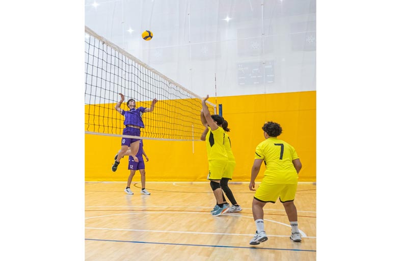 تتويج الفائزين بـ «ترايثلون الشارقة»