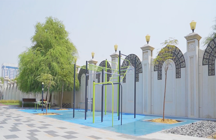 بلدية مدينة أبوظبي تنشئ مساراً رياضياً ومنطقتي تمارين رياضية حول قصر المنهل